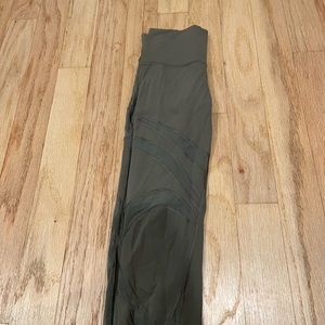 Cropped army green lululemon leggings